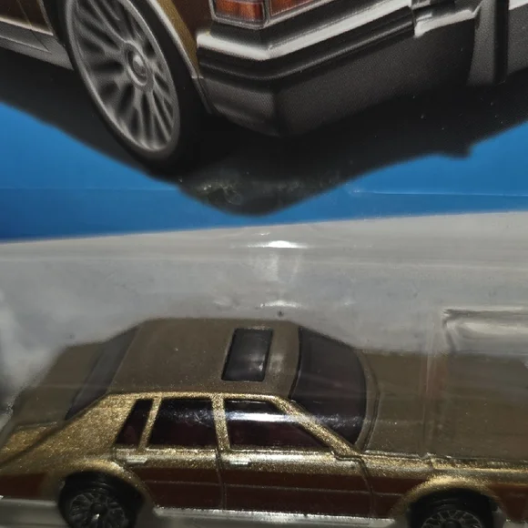 Hot Wheels '82 Cadillac Seville Die-Cast Car - Picture 5 of 8